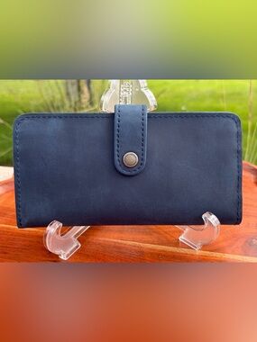 Portland Leather Women’s Bifold Wallet Deep Water Blue EUC